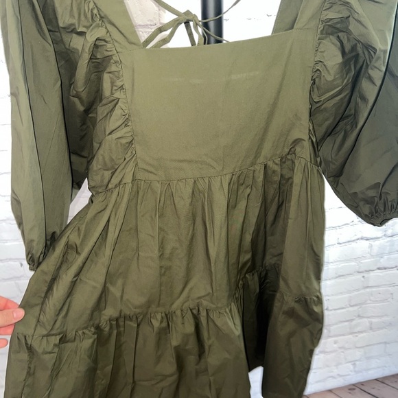 Green Dress - Picture 4 of 6